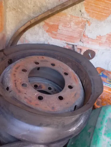 Roda  caminhao 1113.    Com câmera 8 furo