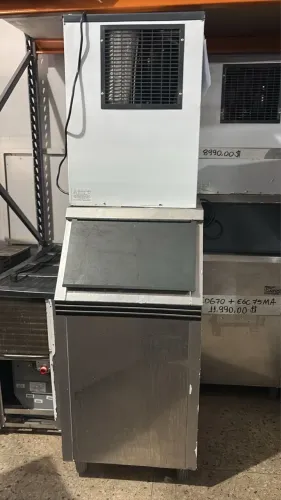Máquina gelo semi nova