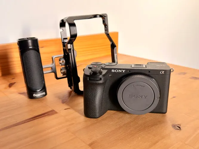 Camera Sony A6700 + Handle e Cage Smallrig