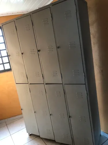 Roupeiro de aço 8 portas