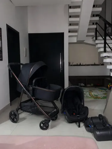 VENDO CARRINHO + BEBÊ CONFORTO + BASE PARA VEÍCULO