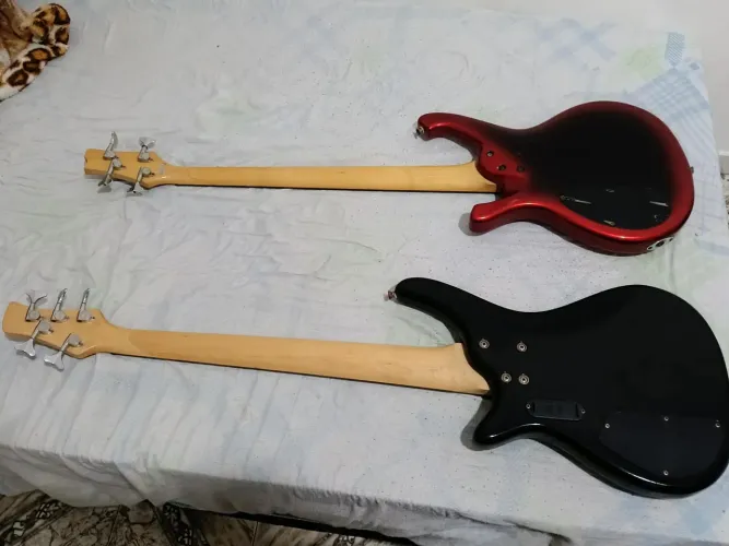 2 Contrabaixos baixos + 2 pedaleiras