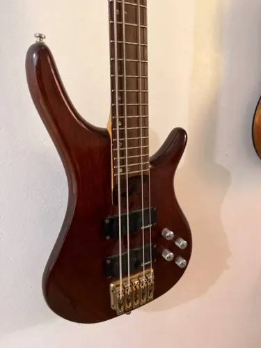 Baixo condor Xb-25