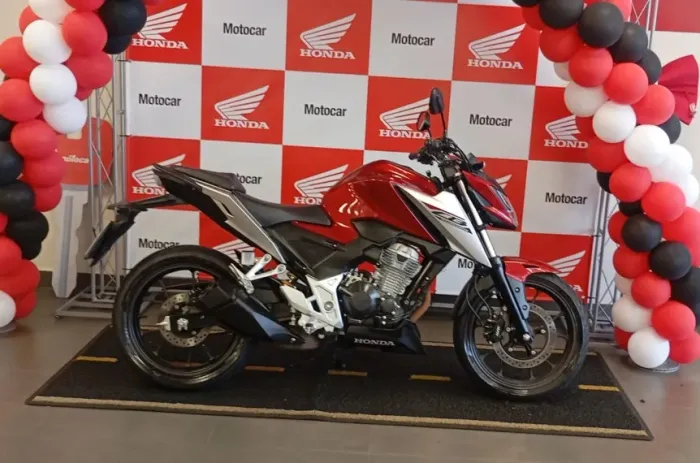Honda CB Twister 300 F CBS.