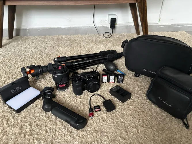 Kit Sony ZV-E10 completo ? praticamente novo