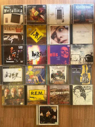 Lote com 21 capas/caixas originais de CDs antigos com encartes (SEM OS DISCOS)