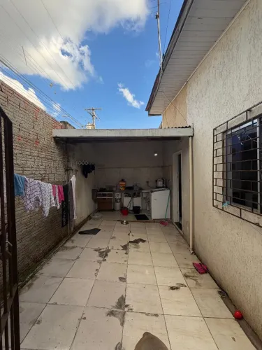 Aluga se  no Capão raso, com pequeno espaço 