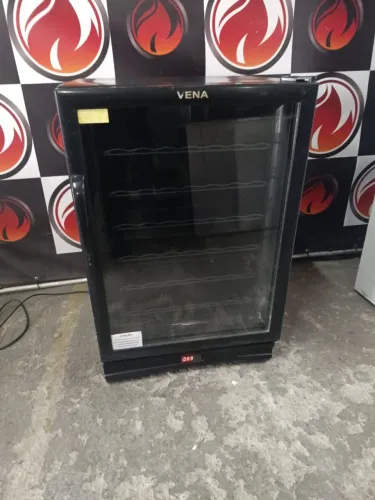 adega climatizada 64x63x1,00. 220 volts 175 litros vertical da marca Venax p/48 garr