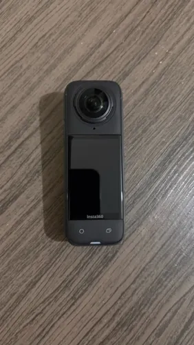 Câmera Insta360 X4