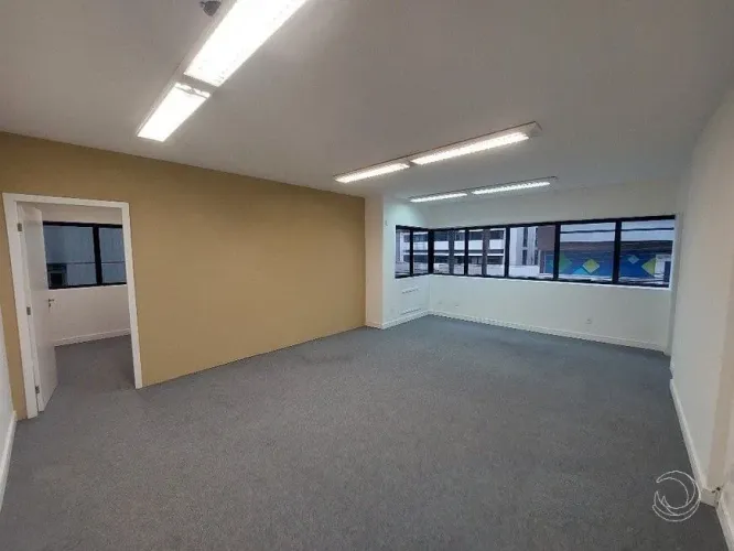 Sala Comercial de 57m² no Centro