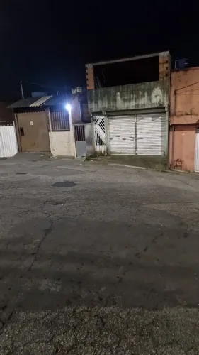 Vendo casa cozinha e quarto grande