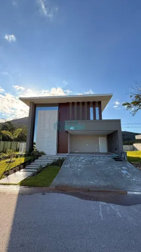 Casa com 4 quartos, sendo 3 Suítes, 275m, Cond. Reserva da Pedra, Pedra Branca - Palhoça,