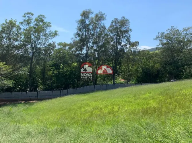 Terreno Padrão em Condomínio em Jambeiro