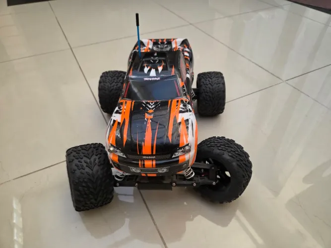 Automodelo Traxxas Stampede