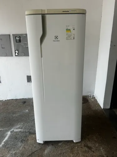 Geladeira Electrolux frost free 220v