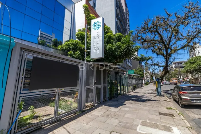 Prédio Comercia à Venda no bairro Bom Fim