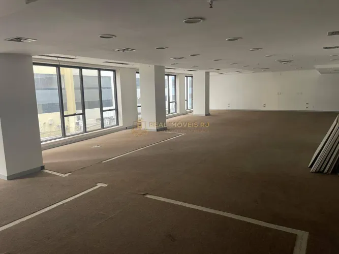 Locação de Sala Comercial no Centro da Cidade com 210m²