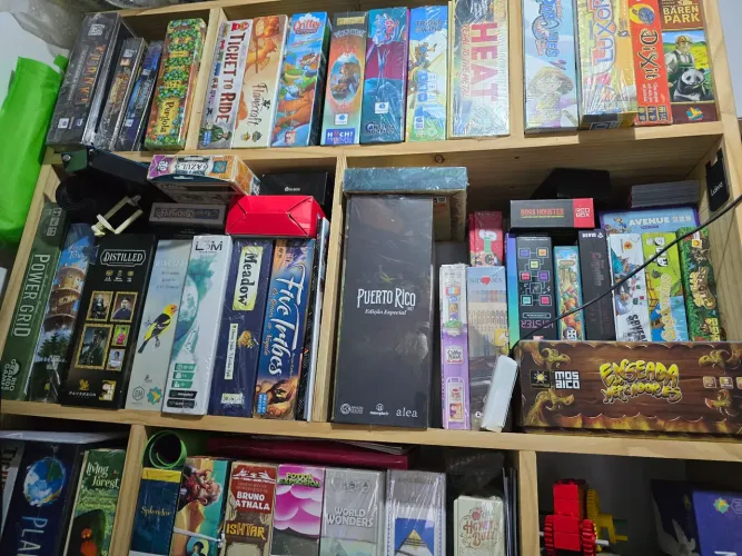 Jogos de tabuleiro novos e usados
