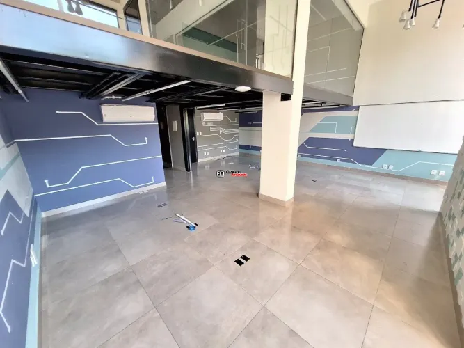Sala ampla com mezanino e garagem à venda em BH