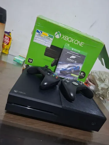 Xbox one fat 1tb, 1 controle e 1 jogo, 700R$ parcelo no cartão também!!