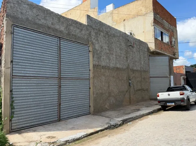 Aluga-se um galpão com 15 metros de frente por 22,50 de fundos