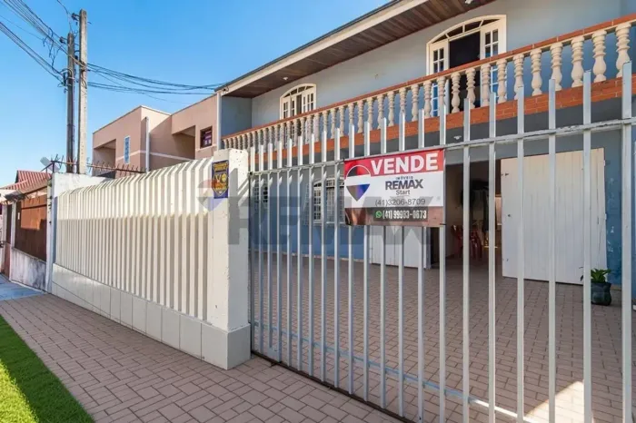 Sobrado 3 quartos, 181m² com 2 vagas no Xaxim