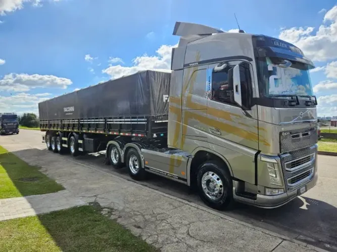 Volvo FH 460 6x2 Globetrotter Plano Ouro Ano 21 Baixo km + 4 Eixo Graneleira Facchini 0KM
