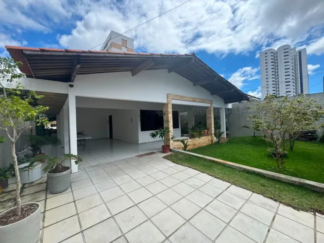 Casa com 3 dormitórios à venda, 209 m² por R$ 1.200.000,00 - Expedicionários - João Pessoa