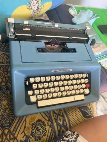 Máquina de escrever Olivetti Studio 46