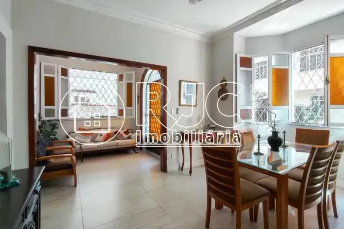 Casa de Vila Duplex, (200m2),  5 quartos, 2 vagas, juntinho ao metrô Uruguai