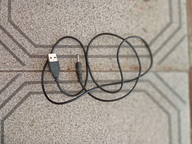 cabo adaptador de USB para Plugue P4 (DC ou pino redondo).