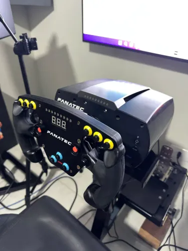 Simulador Fanatec CSL Elite V1 + Cockpit Extreme Simracing + Pedais SimJack Ultimate
