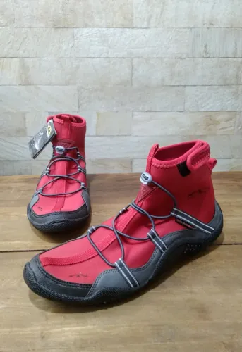 VENDO: BOTA NEOPRENE - MARCA: BULL TERRIER - TAMANHO 42/43 - TREKKING / CAMPING / AGUÁTICO