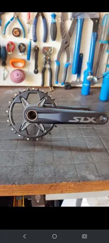 Pedivela e movimento central Shimano Deore