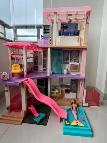 Mansão Barbie Dreamhouse na caixa 