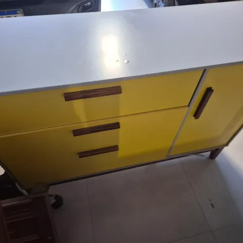 Cômoda Amarela