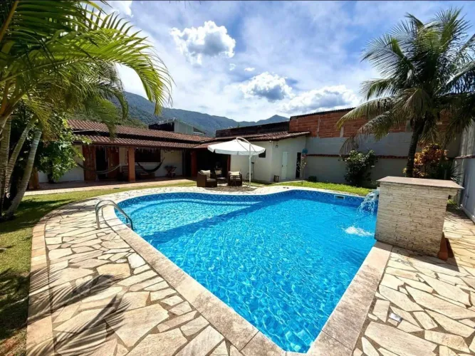Casa à Venda na praia do Massaguaçu com piscina