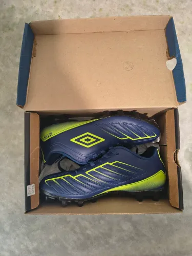 Chuteira umbro TAM 40