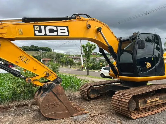 Escavadeira JCB