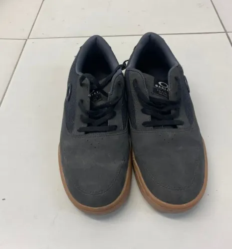 Tênis Masculino Oakley Preto e Cinza - Tam. 42