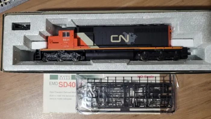 Locomotiva HO Kato SD40-2 Canadian National #5931