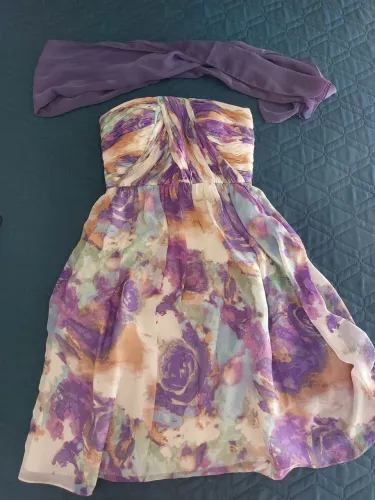 Vestido longuete lilás e branco com echarpe