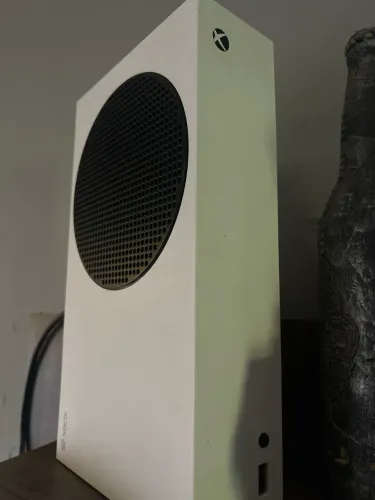 vendo Xbox Série S novo com caixa e dois controles 