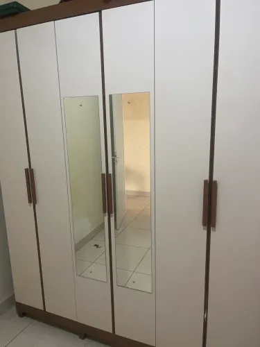 Guarda roupa de 6 portas
