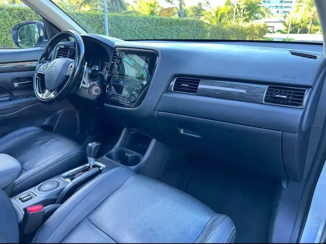 Mitsubishi Outlander 2.0 16V 160cv Aut. 2016