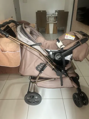 Kit carrinho de bebê + bebê conforto 