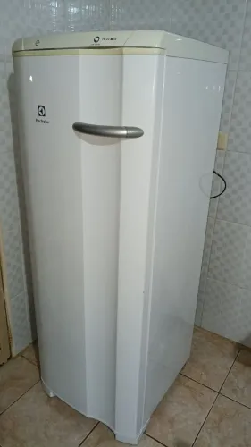 Freezer vertical Eletrolux 173 litros 