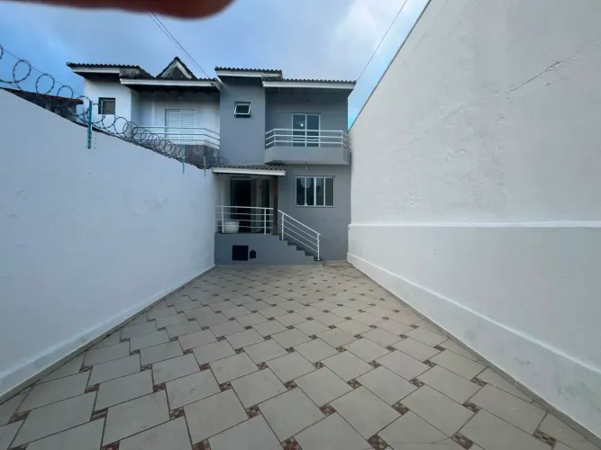 CASA À VENDA COM 3 DORMITÓRIOS NA VILA SUISSA
