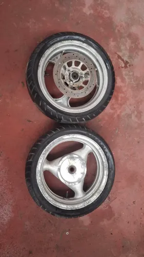 Vendo Jogo de roda Future 