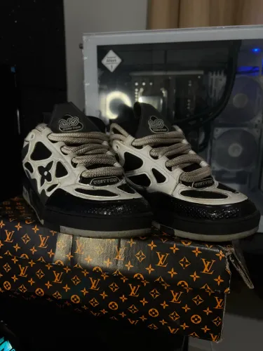 Tenis LV